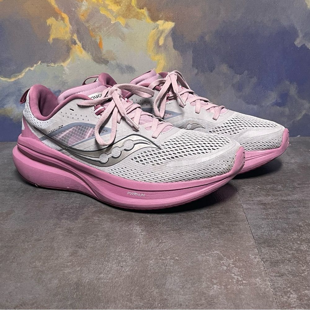 Saucony Omni 22 Women's Athletic Shoes in Pink and Gray
